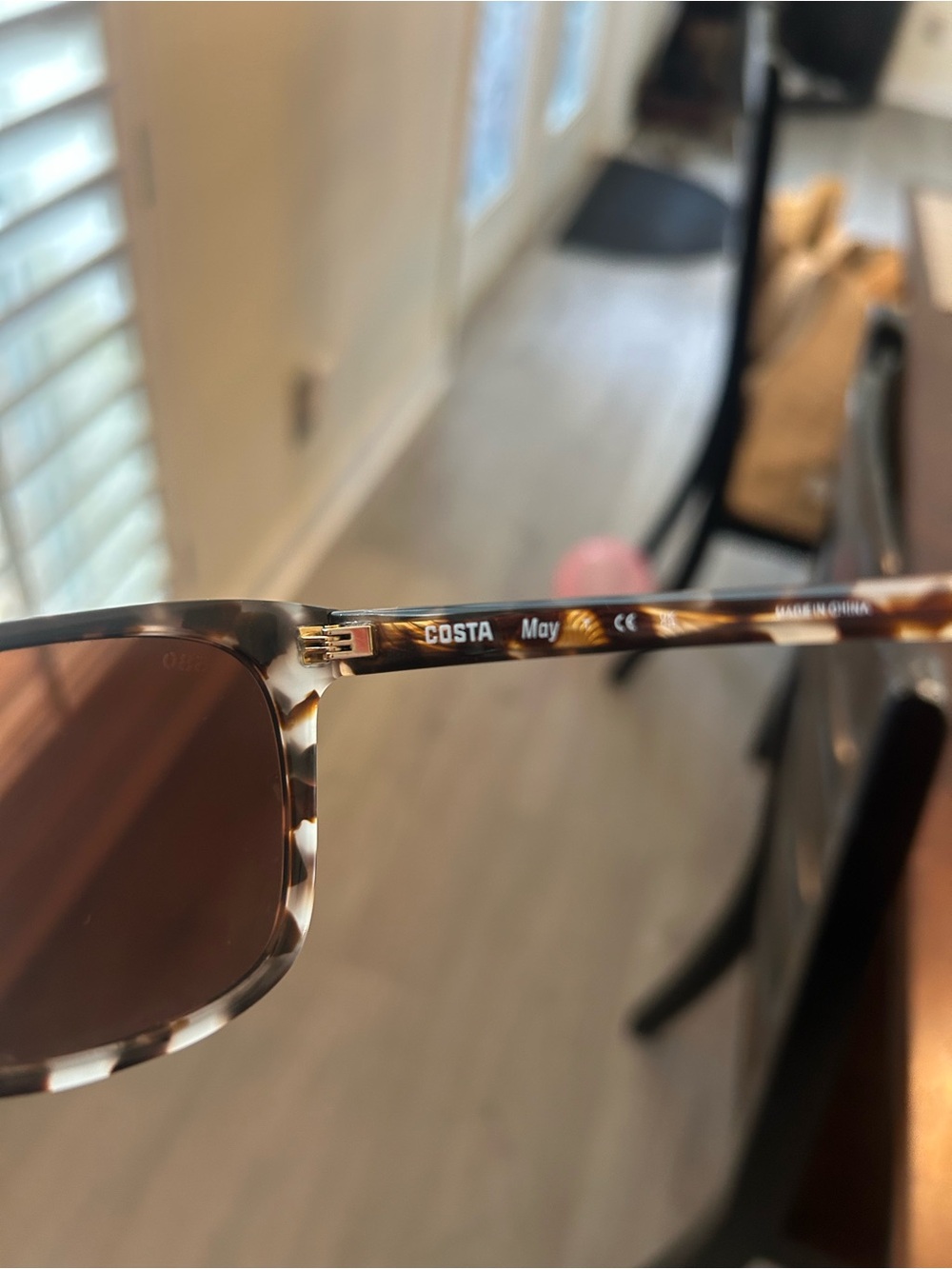 Costa Shiny Tiger Cowrie Tortoiseshell Sunglasses with Green Mirror Lenses - Picture 3 of 4